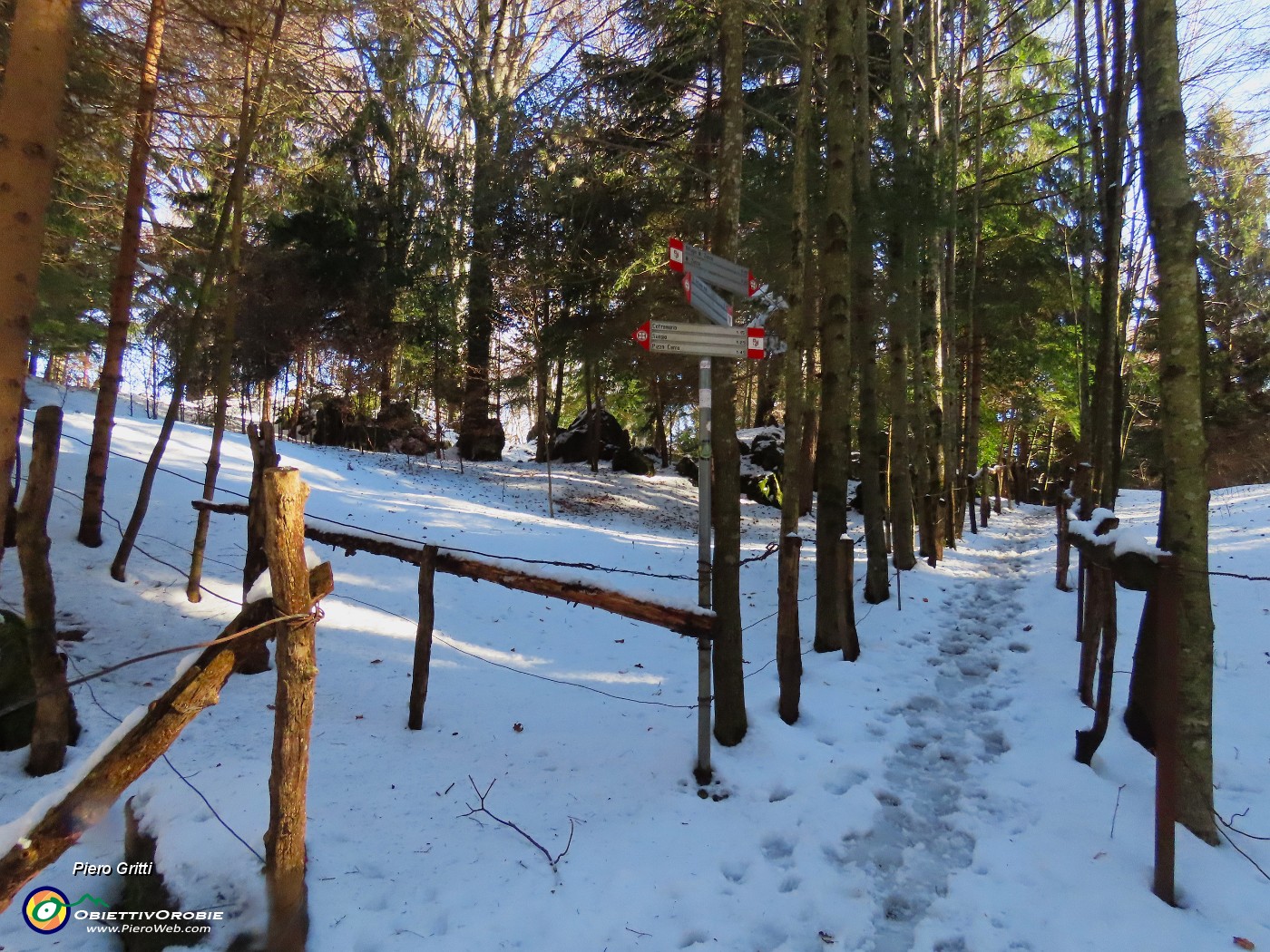 27 Seguo il sent. 505 a dx.JPG